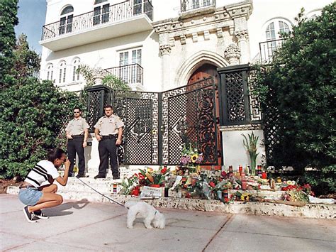 assassinio gianni versace immagini